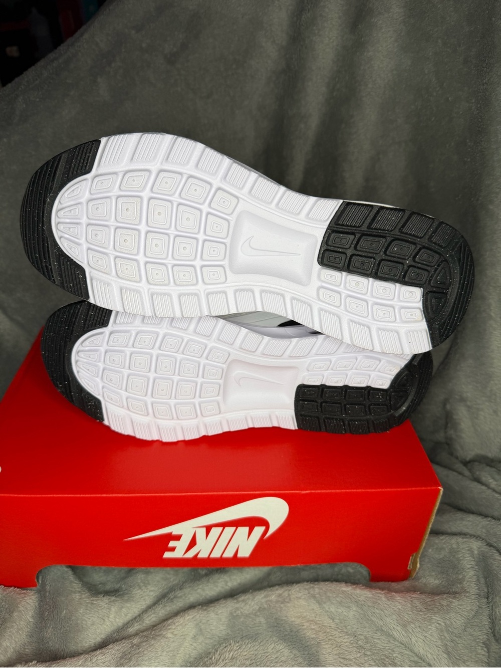 Nike Women’s Air Max Lightweight Running Shoe - White/Black - Picture 6 of 6